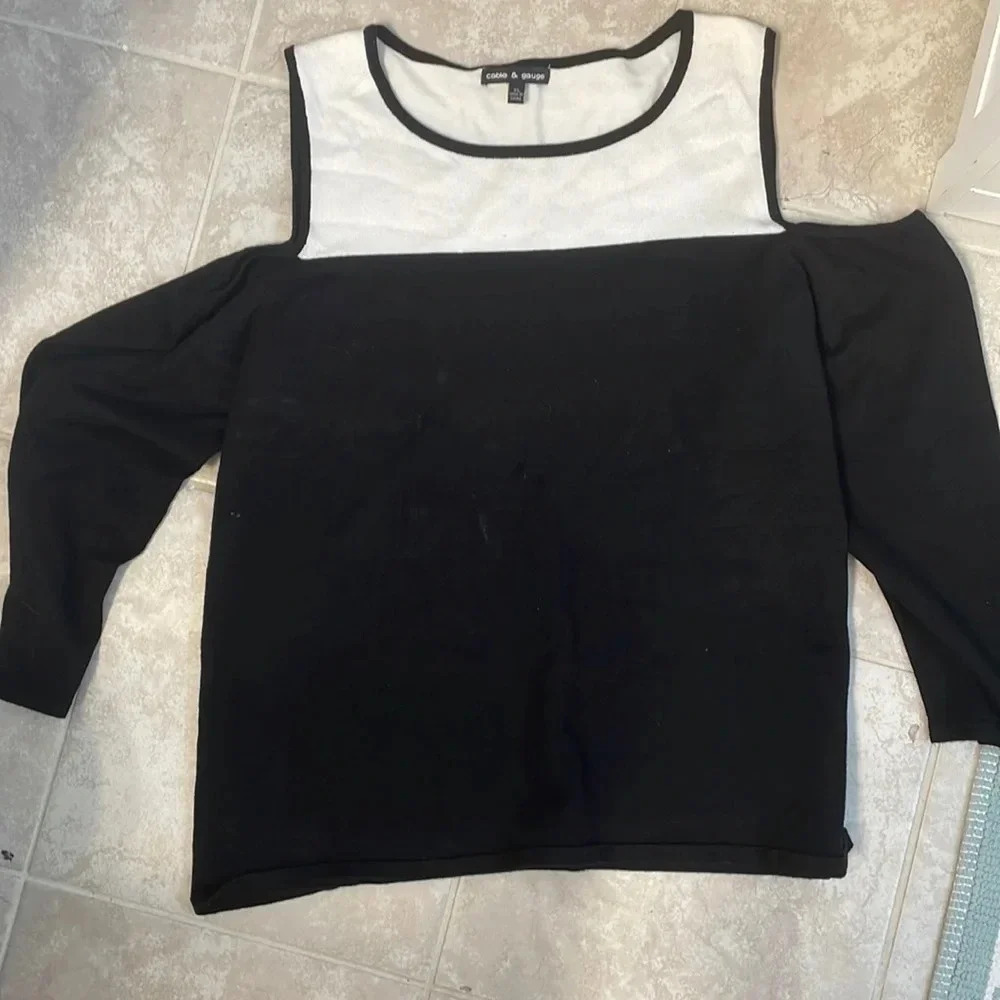 Cold Shoulder blouse size XL